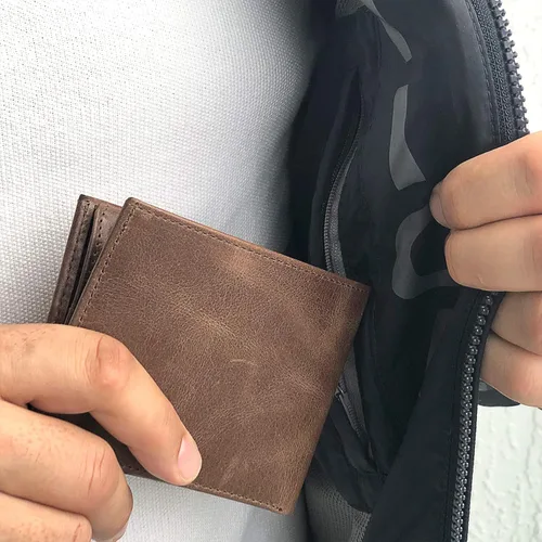 Vista 7 de Cartera de cuero con bloqueo RFID para hombre por TORO Café Oscuro Kev-darkbrown