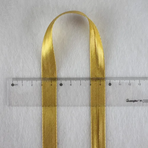 Vista 2 de Cinta de bies metálica de 0.591 in de un solo pliegue para coser 100% poliéster color sólido (dorado)