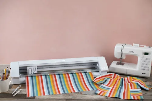 Vista 3 de Silhouette Cameo 4 Pro versión de 61 cm - tapete de corte de 61 cm, cables de alimentación, alimentador de rollo integrado, software Silhouette