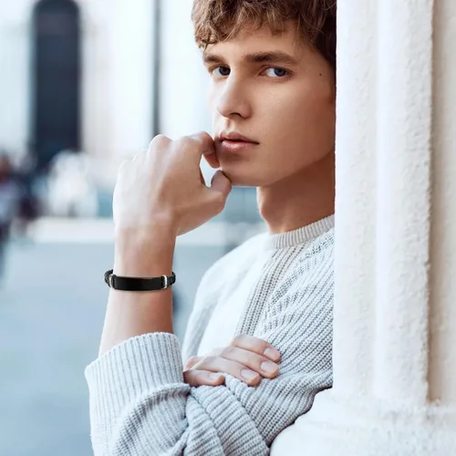 Vista 4 de MEALGUET Pulsera de cuero personalizada para hombres regalo para el día de San Valentín para hombres, pulsera de cuero trenzado grabada con nombre