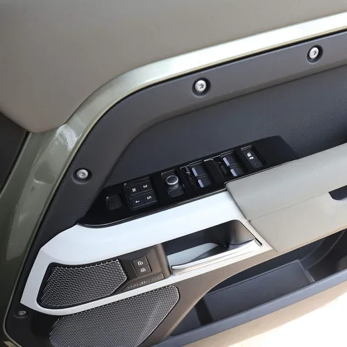 Vista 4 de Accesorios de coche para Land Rover Defender 110 130 2020 ABS Fibra de carbono Ventana Interruptor de elevación Botones Cubierta del marco