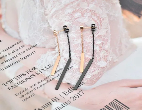 Vista 4 de Aretes geométricos negros para mujer, de acero inoxidable, hipoalergénicos, hechos a mano, aretes colgantes de oro rosa, gruesos y delicados aretes