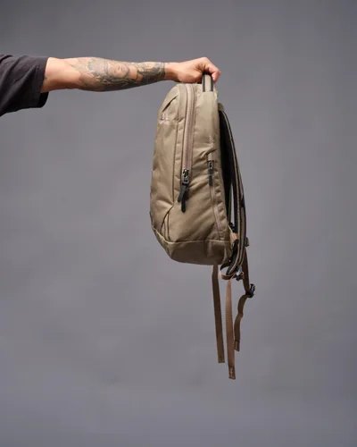 Vista 11 de Gregory Mochila de senderismo Outset Day, Desert Tan, Moderno
