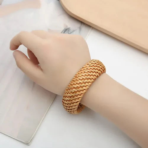 Vista 3 de Pulsera de ratán tejida a mano para mujeres y niñas, bohemia, ligera, hecha a mano, gruesa, de cara ancha, pajita de mimbre tejida étnica, tribal