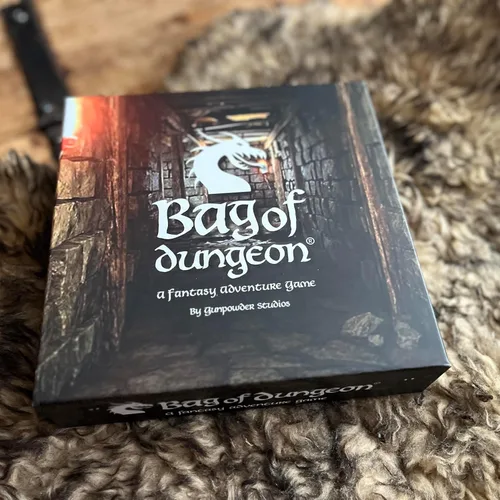 Vista 2 de Bag of Dungeon–Juego de Mesa de Aventura Fantástica para Familias y Fanáticos de RPG 1–4 Jugadores, Edades 7+ Explorador de Mazmorras Clásico
