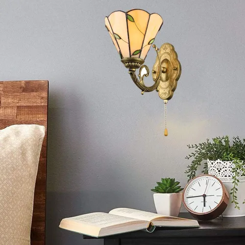 Vista 3 de LITFAD Aplique de pared estilo Tiffany, lámpara de pared de cristal beige con cadena de tracción