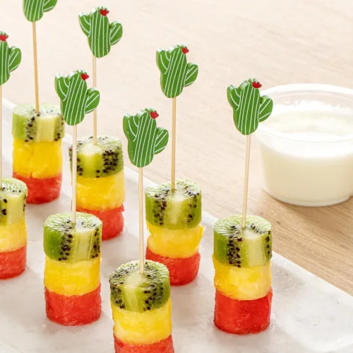 Vista 9 de Restaurantware Brochetas de bambú de 4.7 pulgadas, 100 brochetas decorativas duraderas, cactus con diseño de flores, desechables, de bambú verde
