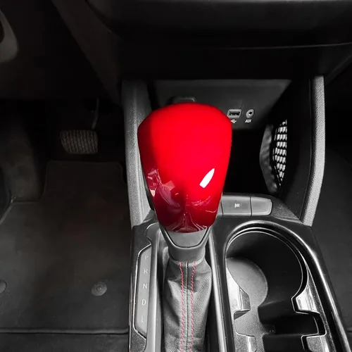 Vista 6 de YOUTOOCAR Cubierta para pomo de palanca de cambios Compatible con accesorios Chevy Trax 2024-2025 (Rojo)