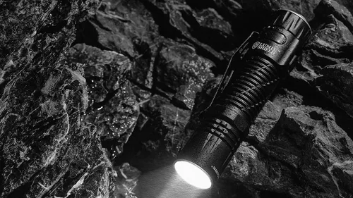 Vista 3 de EdisonBright Nitecore EDC33 4000 lúmenes LED USB-C recargable potente linterna táctica, batería, adaptador de carga de cordón de paracaídas