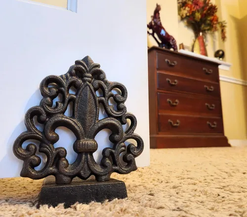 Vista 9 de LuLu Decor, Tope de puerta de hierro fundido Fleur De Lis, tapón de puerta en acabado negro antiguo, producto hermoso y útil, simplemente inserta