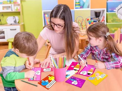 Vista 3 de JUESMOS Tarjetas de San Valentín para niños, 30 tarjetas divertidas de broma para raspar con calcomanías, tarjetas de felicitación de San Valentín
