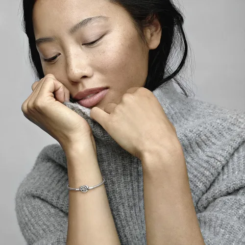 Vista 5 de PANDORA Pandora Moments - Pulsera de cadena de serpiente con cierre de corazón y árbol genealógico transparente, pulsera de plata de ley 925