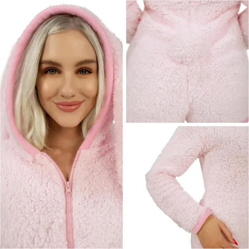 Vista 5 de Giggling Getup Disfraz de pijama de conejo para adulto, acogedor disfraz de conejo rosa, mameluco con capucha de sherpa, overol corto