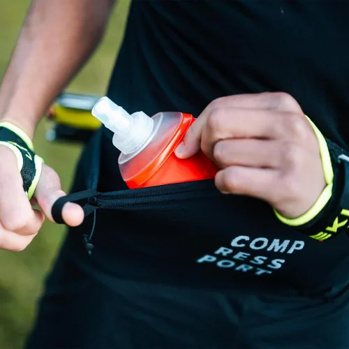Vista 6 de COMPRESSPORT Free Belt Pro - Ergonómico - Ultraligero - 6 horas de autonomía - Sin balanceo - Compartimento grande - Negro