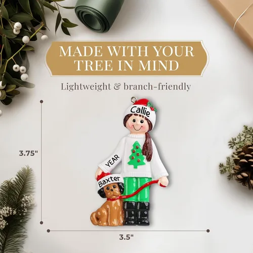 Vista 4 de Adorno personalizado para niña con perro 2026 Adornos de Navidad personalizados 24 horas, grabados con láser, para árbol Regalo de recuerdo