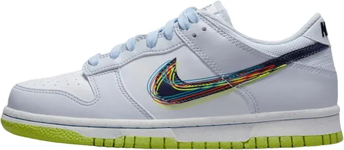 Vista 62 de Nike Kid's Dunk Low Sneaker
