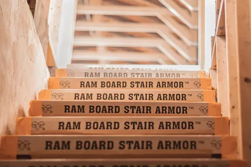 Vista 3 de Ram Board Armadura de escalera para protección temporal de escaleras, 1.58 pies x 2.83 pies (paquete de 6)