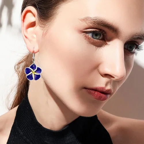 Vista 5 de QUSIJIA Juego de 4 pares de aretes colgantes bohemios tropicales para mujeres y niñas con plantas hawaianas y margaritas