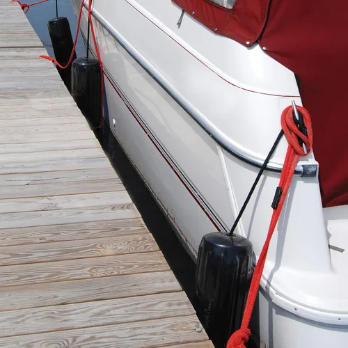 Vista 6 de Defensa para barco con diseño de vinilo inflable Taylor Made Products Big B con tubo para soga central Negro