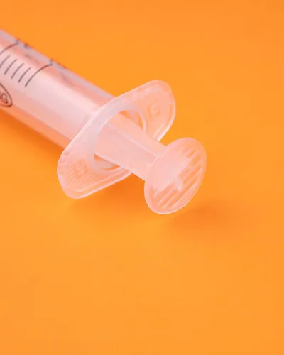 Vista 6 de Jeringa Luer Lock de 0.1 fl oz con diámetro 23G de aguja de 1 pulgada de largo, paquete sellado (20)