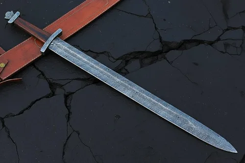Vista 7 de Maximus Gladius - Espada romana, hoja de doble borde de acero de Damasco forjado a mano, mango de madera de nogal con espaciadores de latón, 29 27.2