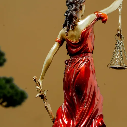 Vista 8 de Estatua de bronce ciega de la justicia, figura de justicia Themis de 11 pulgadas (rojo)