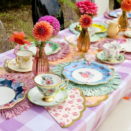 Vista 2 de Talking Tables 20 servilletas florales rosas bonitas para una fiesta de té de tarde temática vintage, vajilla verdaderamente deliciosa