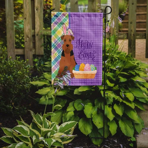 Vista 2 de Caroline's Treasures WDK4925GF Bandera de Pascua Airedale Terrier negra y tostada, tamaño jardín, bandera decorativa para patio exterior, patio