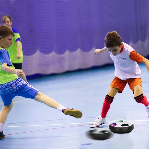 Vista 7 de Growsland Balón de fútbol flotante con 2 porterías, regalos de fútbol para interiores para niños, pelota de fútbol LED con parachoques de espuma
