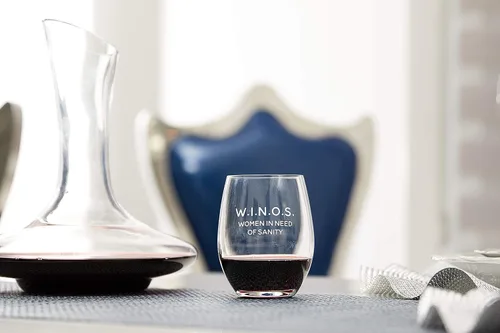 Vista 2 de W.I.N.O.S. Women In Need Of Sanity.(idioma español no garantizado). Lushy Wino - Copa de vino sin pie de 16 onzas, tallada y divertida