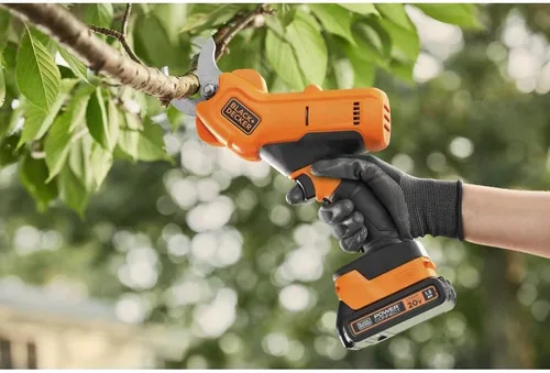Vista 2 de BLACK+DECKER Tijeras de Podar Eléctricas Inalámbricas de 20V MAX*, Tijeras de Podar Eléctricas, Batería y Cargador Incluidos (BCPR320C1)