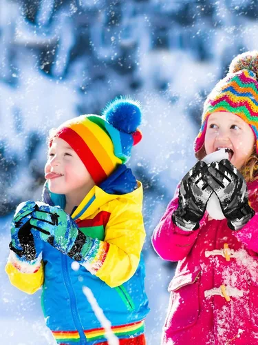 Vista 2 de SATINIOR 2 pares de guantes de nieve gruesos para niños, guantes de esquí para niños pequeños, guantes de invierno cálidos e impermeables para niños