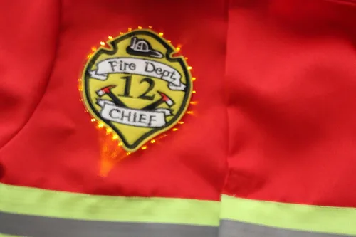 Vista 3 de Disfraz de bombero con luces para niños con sombrero jefe de Bomberos