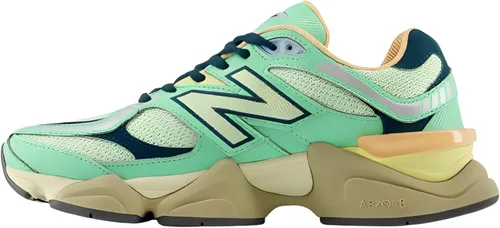 Vista 54 de New Balance Men's 9060 Sneakers beige gris