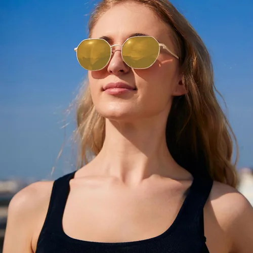 Vista 2 de Yaserra Lentes de sol hexagonales polarizados cuadrados pequeños con lente espejada, protección UV400, marco de metal para hombres y mujeres