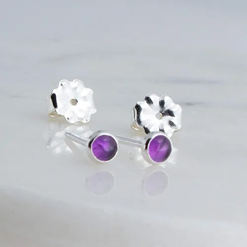 Vista 13 de Aretes pequeños de plata de ley para cartílago, tragus, hélix, múltiples piercings hipoalergénicos, piedra natal para mujer, juego de bisel
