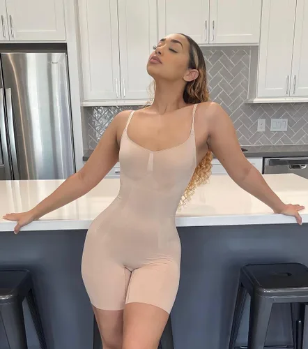 Vista 2 de SHAPERX - Enterizo modelador de silueta hasta medio muslo para mujer, no contiene costuras y disimula el abdomen
