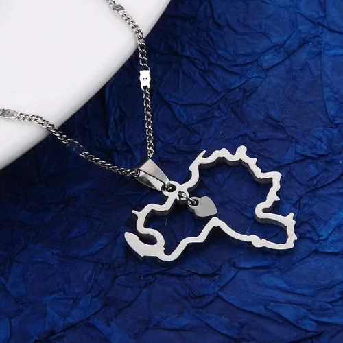 Vista 2 de Collar con colgante de mapa de Venezuela de acero inoxidable