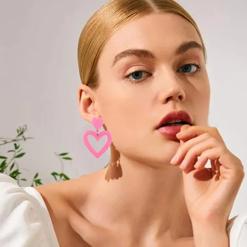 Vista 2 de Ymimanchil Aretes colgantes de corazón para mujer, aretes colgantes de corazón acrílicos para fiesta