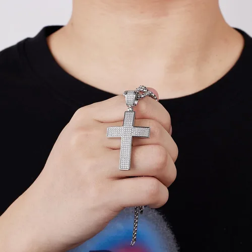 Vista 2 de HOLYCOME Colgante de cruz de moissanita helada para hombres, colgante de crucifijo de diamante de laboratorio para collar, plata de ley 925, joyería