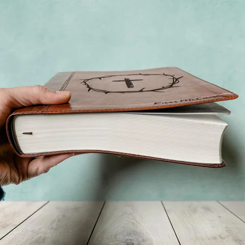 Vista 5 de Biblia de Estudio con Diario ESV con Letras a Mano y Grabado Láser, Regalo Personalizado, Grabado de Nombre Personalizado Disponible