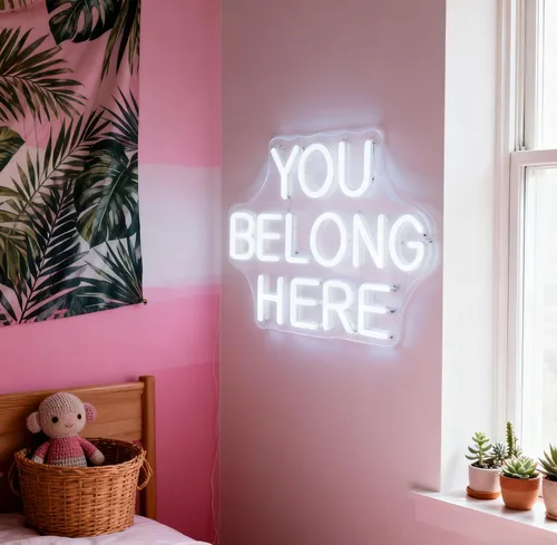 Vista 6 de Letrero de neón LED con texto en inglés "You Belong Here", luz de neón decorativa regulable alimentada por USB, para el hogar, sala de estar