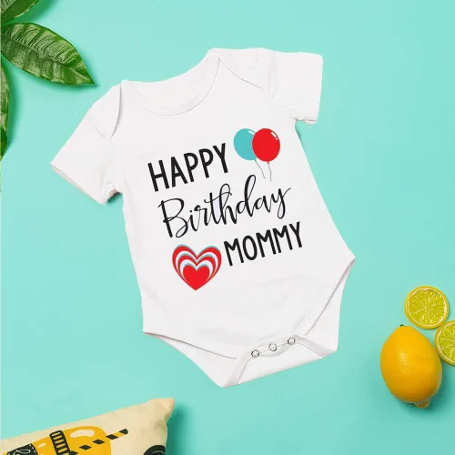 Vista 2 de Enterizo con texto en inglés Happy Birthday, para papá, mamá, bebé, niños y niñas, de 0 a 24 meses