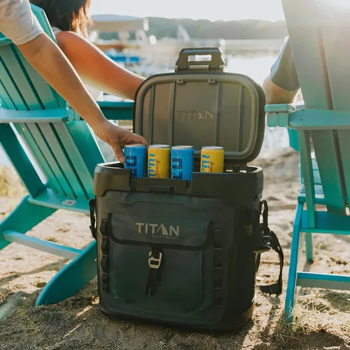 Vista 6 de Titan by Arctic Zone Deep Freeze Cooler