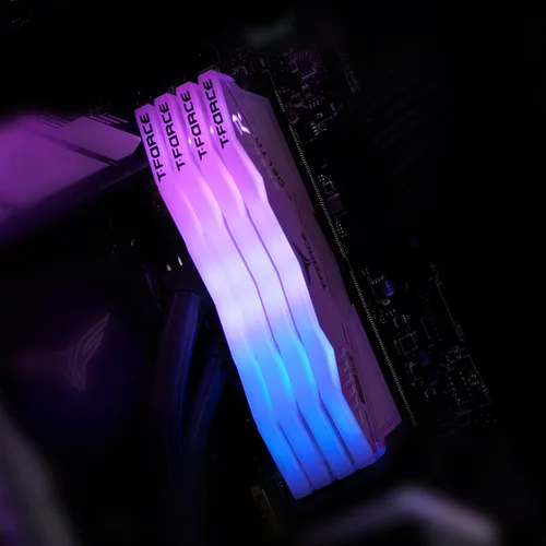 Vista 7 de TEAMGROUP T-Force Delta RGB DDR5 Ram 64GB (2x32GB) 6000MHz CL38 Intel XMP 3.0 y AMD Expo Módulo de memoria de escritorio compatible Blanco