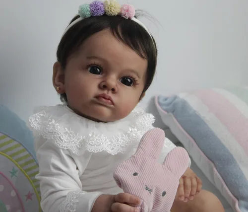 Vista 3 de Muñecas realistas de bebé Reborn de 24 pulgadas, piel oscura, niña negra que se ven real, cuerpo suave, bebé recién nacido, de silicona, linda