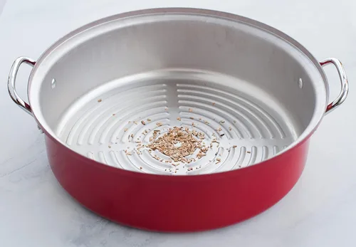 Vista 7 de Nordic Ware Ahumador de Hervidor para Estufa, Tamaño Completo, Rojo