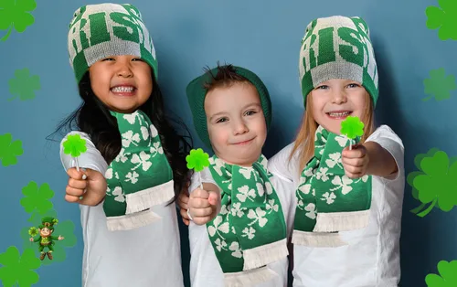 Vista 8 de Día de San Patricio 25 paletas de trébol verde, chupones de dulces de trébol, recuerdo de fiesta, envueltas individualmente (paquete de 25) sabor