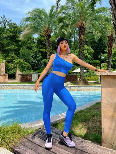 Vista 2 de OQQ Conjunto de entrenamiento de 4 piezas para mujer, leggings de cintura alta acanalados para yoga con camiseta corta de 3 piezas con brasier