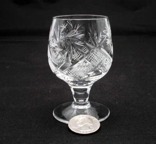 Vista 4 de Juego de 6 vasos de chupito de cristal de corte ruso en tallo corto, 1.7 fl oz hechos a mano